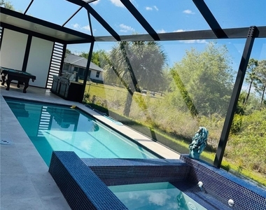 505 E 8th Street - Photo Thumbnail 5
