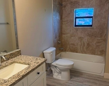1627 Sw 32nd Terrace - Photo Thumbnail 6