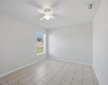 1426/1428 Cape Coral Parkway W - Photo Thumbnail 18