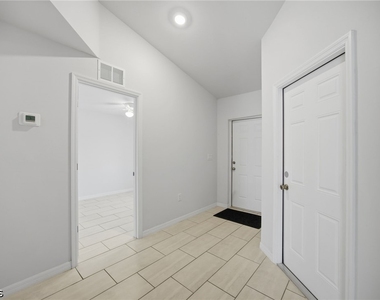 1426/1428 Cape Coral Parkway W - Photo Thumbnail 5