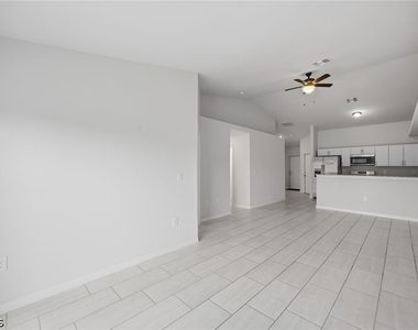 1426/1428 Cape Coral Parkway W - Photo Thumbnail 12
