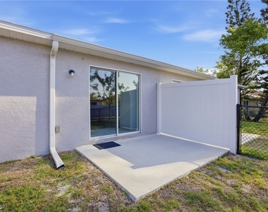 1426/1428 Cape Coral Parkway W - Photo Thumbnail 19