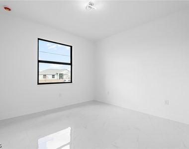 2517 24th Street W - Photo Thumbnail 6