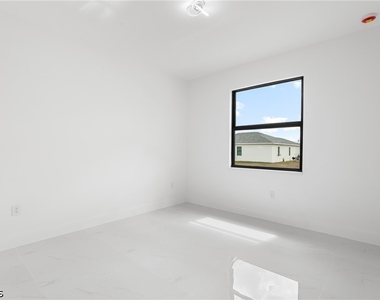 2517 24th Street W - Photo Thumbnail 5