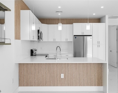 2517 24th Street W - Photo Thumbnail 2