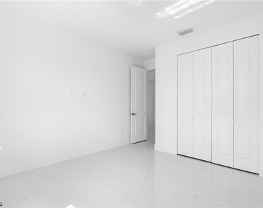 2517 24th Street W - Photo Thumbnail 4