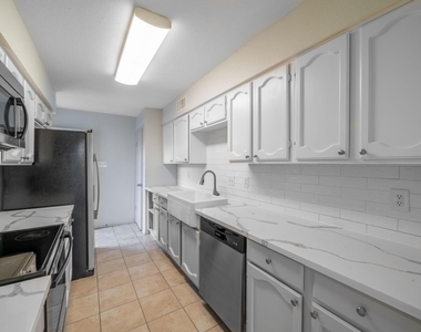 7847 Green Lawn Drive - Photo Thumbnail 5