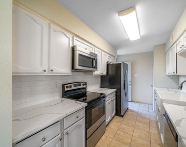 7847 Green Lawn Drive - Photo Thumbnail 6