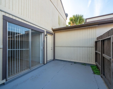 7847 Green Lawn Drive - Photo Thumbnail 22