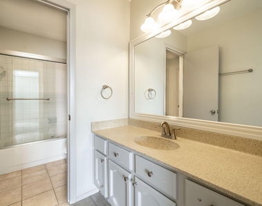 7847 Green Lawn Drive - Photo Thumbnail 14