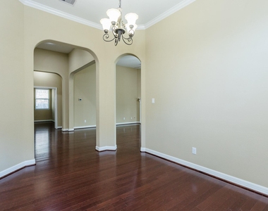 7810 Deep Green Drive - Photo Thumbnail 4