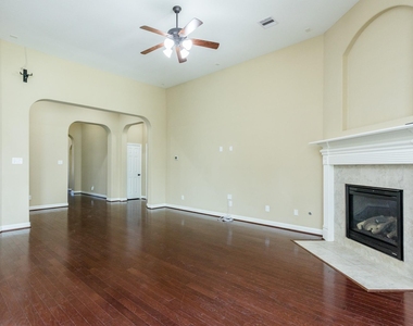 7810 Deep Green Drive - Photo Thumbnail 8