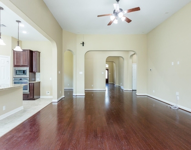 7810 Deep Green Drive - Photo Thumbnail 10