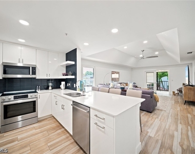 544 10th Avenue S - Photo Thumbnail 4