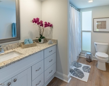 96 Glades Boulevard - Photo Thumbnail 7