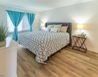 96 Glades Boulevard - Photo Thumbnail 9