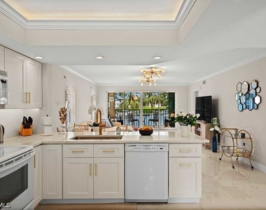 9103 Vanderbilt Drive - Photo Thumbnail 6