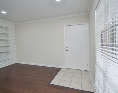 2121 Fountain View Drive - Photo Thumbnail 9