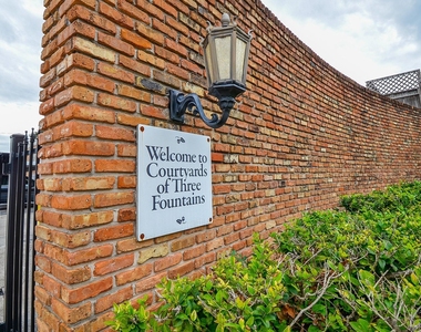 2121 Fountain View Drive - Photo Thumbnail 13