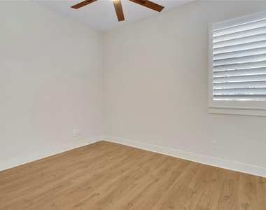 73 Wyndemere Drive - Photo Thumbnail 16