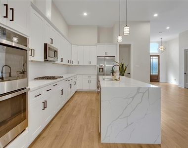 73 Wyndemere Drive - Photo Thumbnail 6