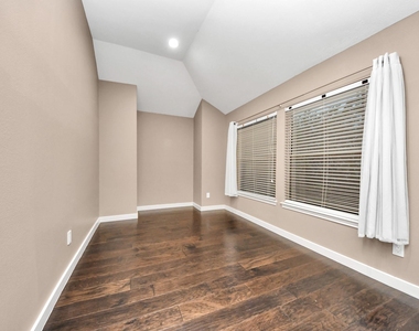3210 Shadowwalk Drive - Photo Thumbnail 24