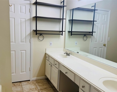 5808 Forest Timbers Drive - Photo Thumbnail 15