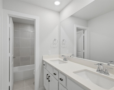 5011 Bowen Prairie Drive - Photo Thumbnail 8