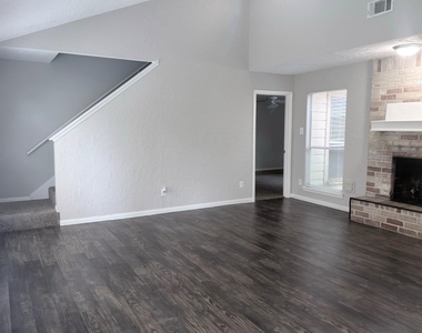 11923 Lakewood West Drive - Photo Thumbnail 1
