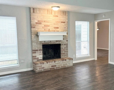 11923 Lakewood West Drive - Photo Thumbnail 5
