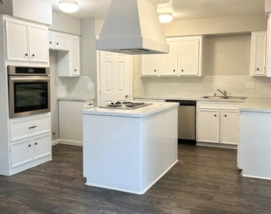 11923 Lakewood West Drive - Photo Thumbnail 1