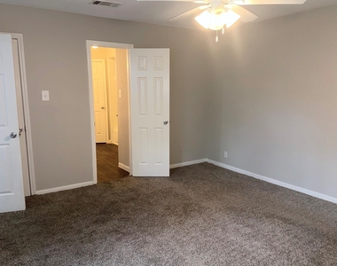 11923 Lakewood West Drive - Photo Thumbnail 2
