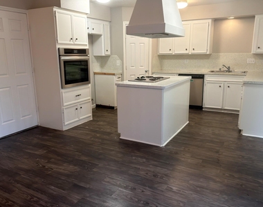 11923 Lakewood West Drive - Photo Thumbnail 5