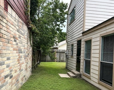 11923 Lakewood West Drive - Photo Thumbnail 9