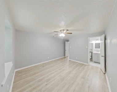 4002 Prudence Drive - Photo Thumbnail 8