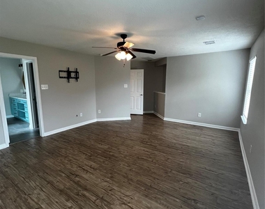 6702 Path Way Court Court - Photo Thumbnail 7