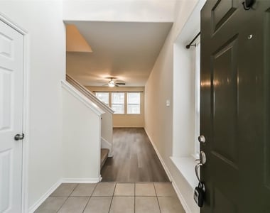 246 W Stedhill Loop - Photo Thumbnail 3