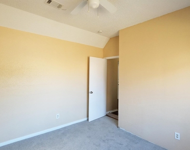 1203 Beckwood Circle - Photo Thumbnail 23