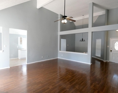 1203 Beckwood Circle - Photo Thumbnail 2