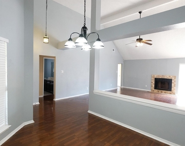 1203 Beckwood Circle - Photo Thumbnail 7