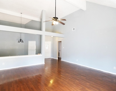 1203 Beckwood Circle - Photo Thumbnail 3
