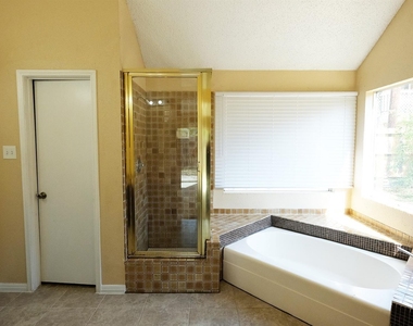 1203 Beckwood Circle - Photo Thumbnail 18