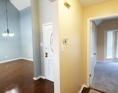 1203 Beckwood Circle - Photo Thumbnail 11