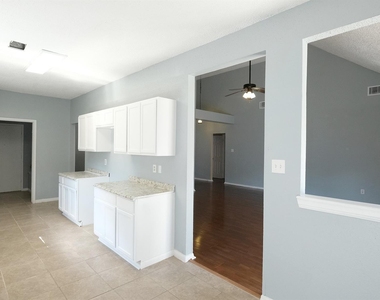 1203 Beckwood Circle - Photo Thumbnail 6