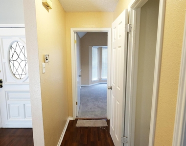 1203 Beckwood Circle - Photo Thumbnail 12