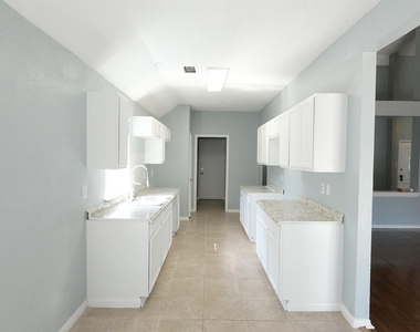 1203 Beckwood Circle - Photo Thumbnail 4