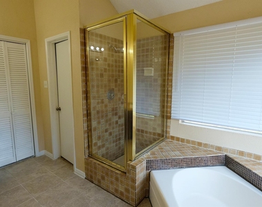 1203 Beckwood Circle - Photo Thumbnail 17