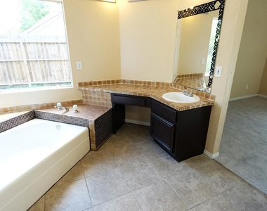 1203 Beckwood Circle - Photo Thumbnail 16