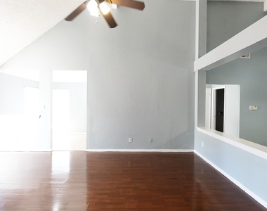 1203 Beckwood Circle - Photo Thumbnail 10