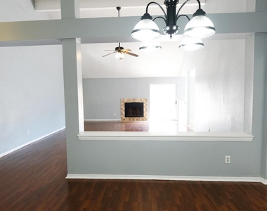 1203 Beckwood Circle - Photo Thumbnail 9